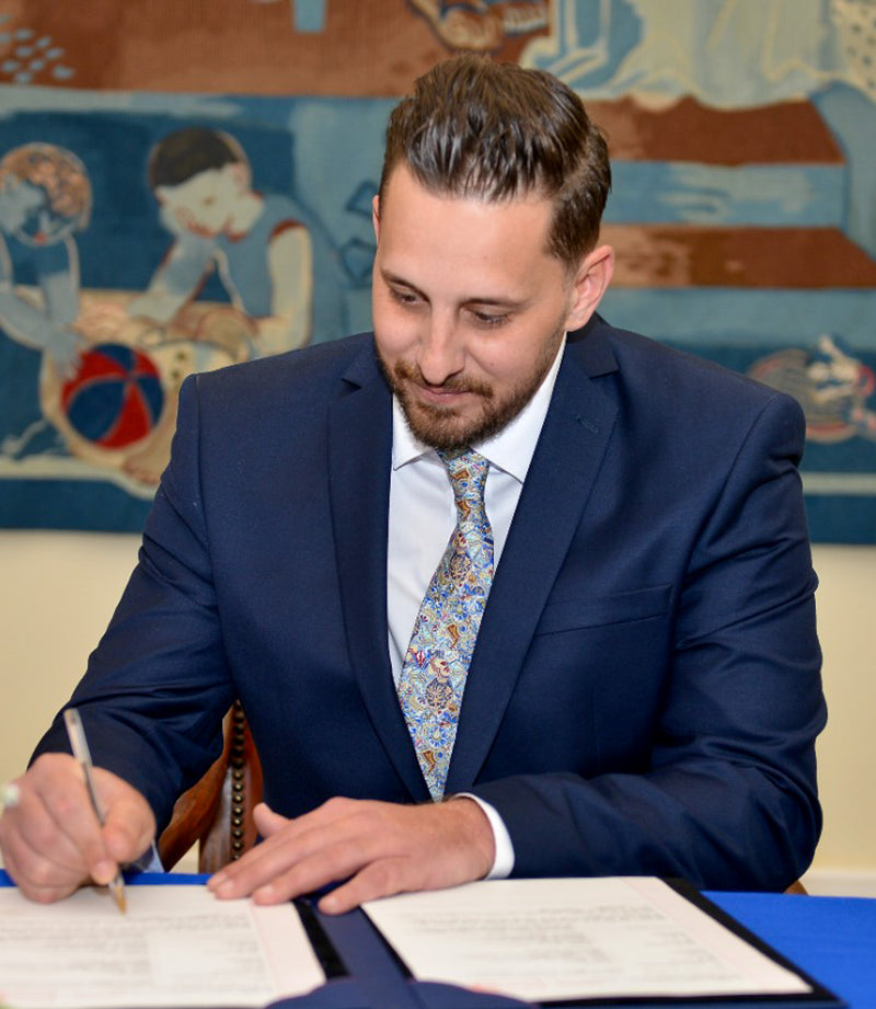 À PROPOS DE L'AUTEUR